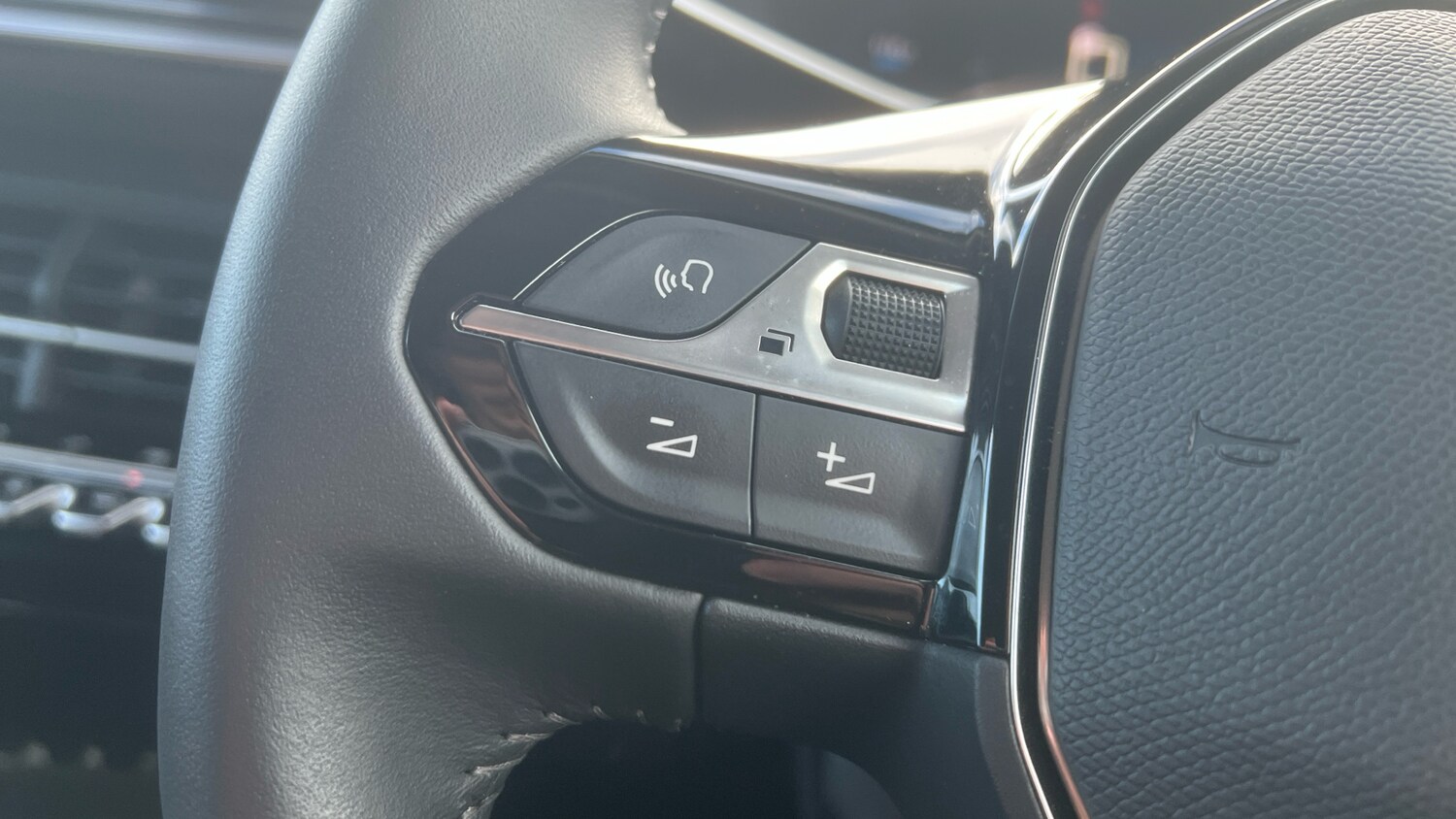 Used Peugeot 2008 2022 for sale - 77365085: Photo 29