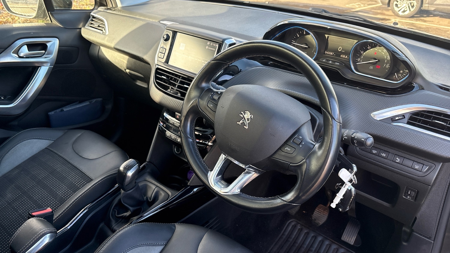 Used Peugeot 2008 2018 for sale - 76352388: Photo 11