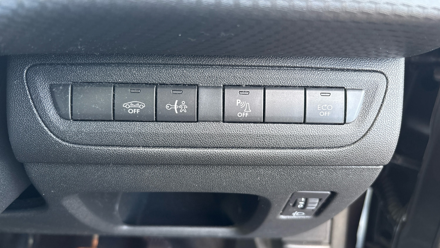 Used Peugeot 2008 2018 for sale - 76352388: Photo 24