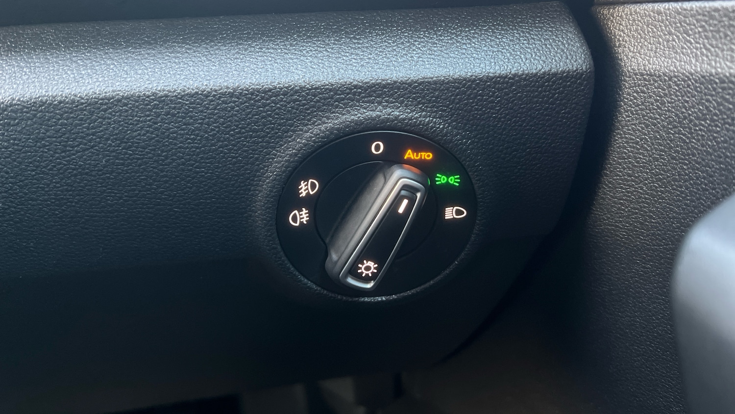 Used Volkswagen T-Roc 2019 for sale - 76918794: Photo 30