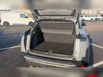 Used Peugeot 2008 2024 for sale - 76979686: Photo