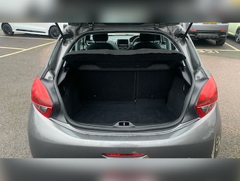 Used Peugeot 208 2018 for sale - 76545196: Photo