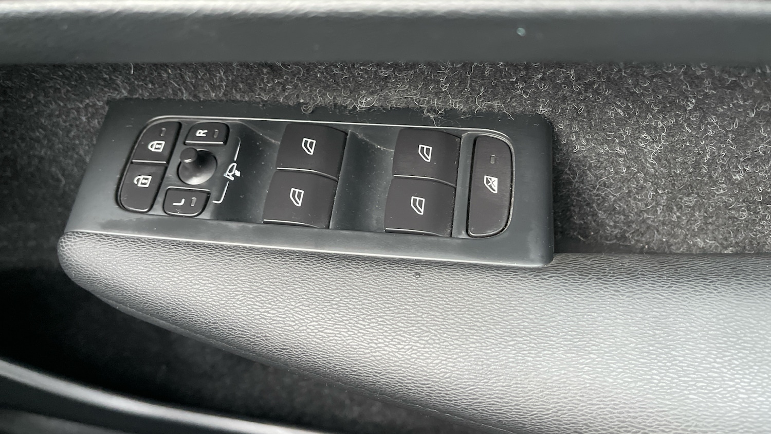 Used Volvo XC40 2018 for sale - 76860167: Photo 51