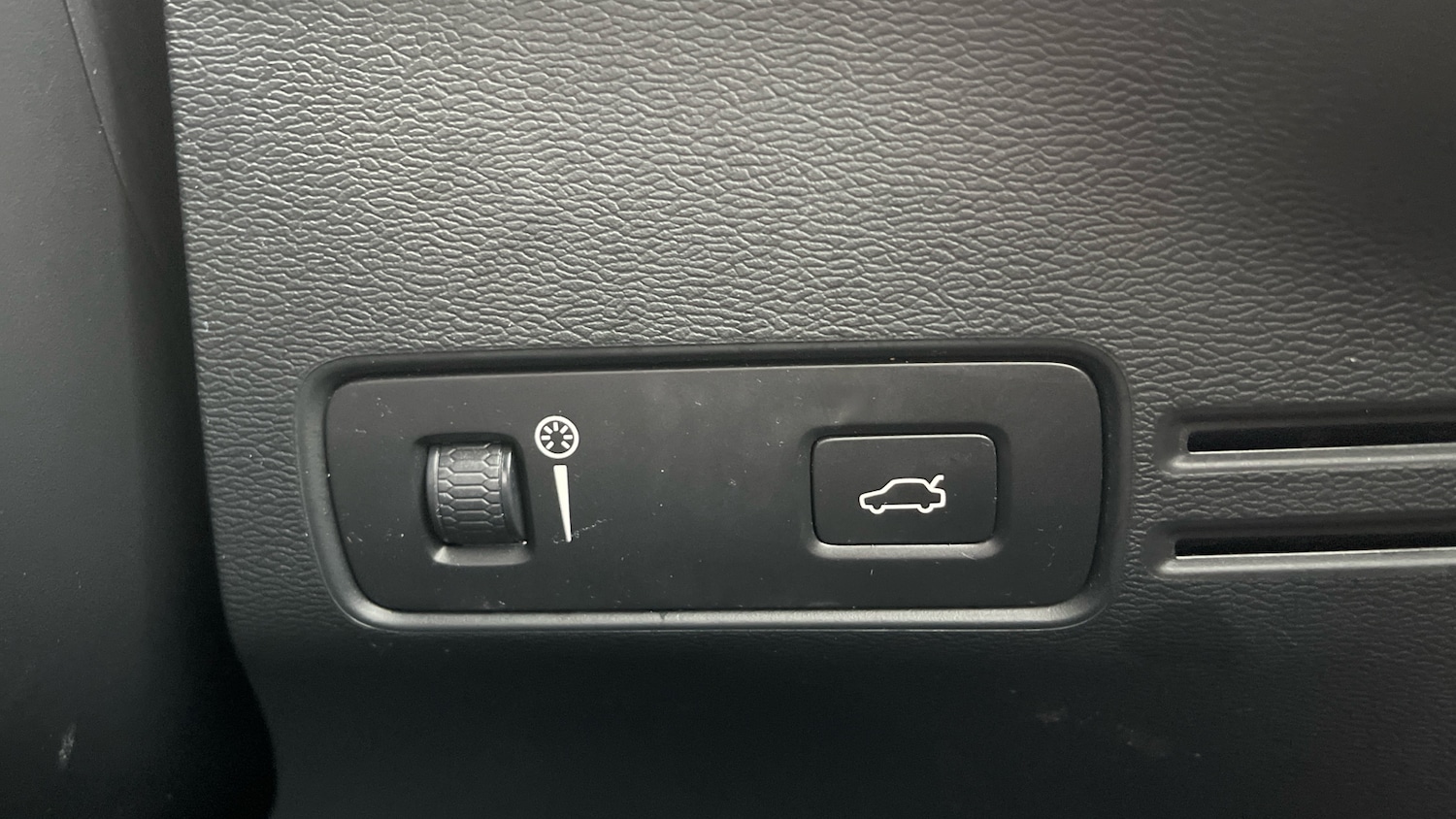 Used Volvo XC40 2018 for sale - 76860167: Photo 60