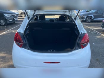 Used Peugeot 208 2016 for sale - 79672627: Photo