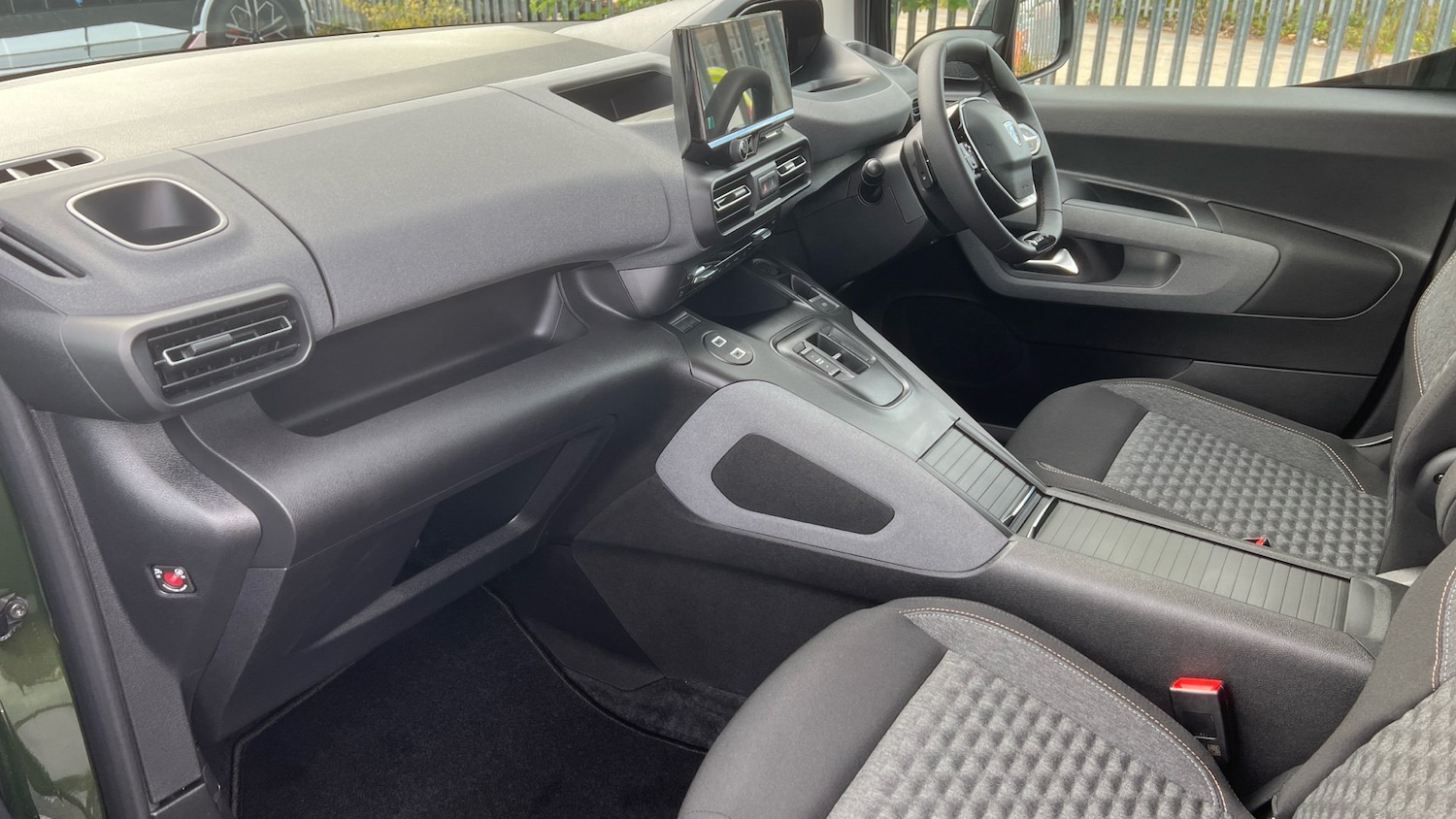 Used Peugeot Rifter 2025 for sale - 76580617: Photo 33