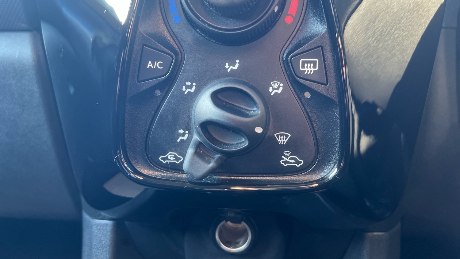 Used Peugeot 108 2022 for sale - 76638553: Photo 27