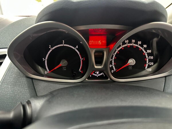 Used Ford Fiesta 2011 for sale - 75608261: Photo 11