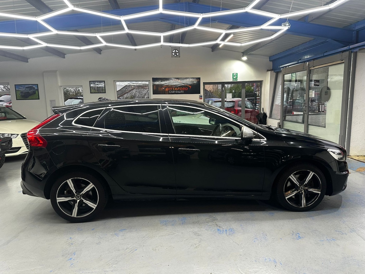 Used Volvo V40 2017 for sale - 76422099: Photo 3