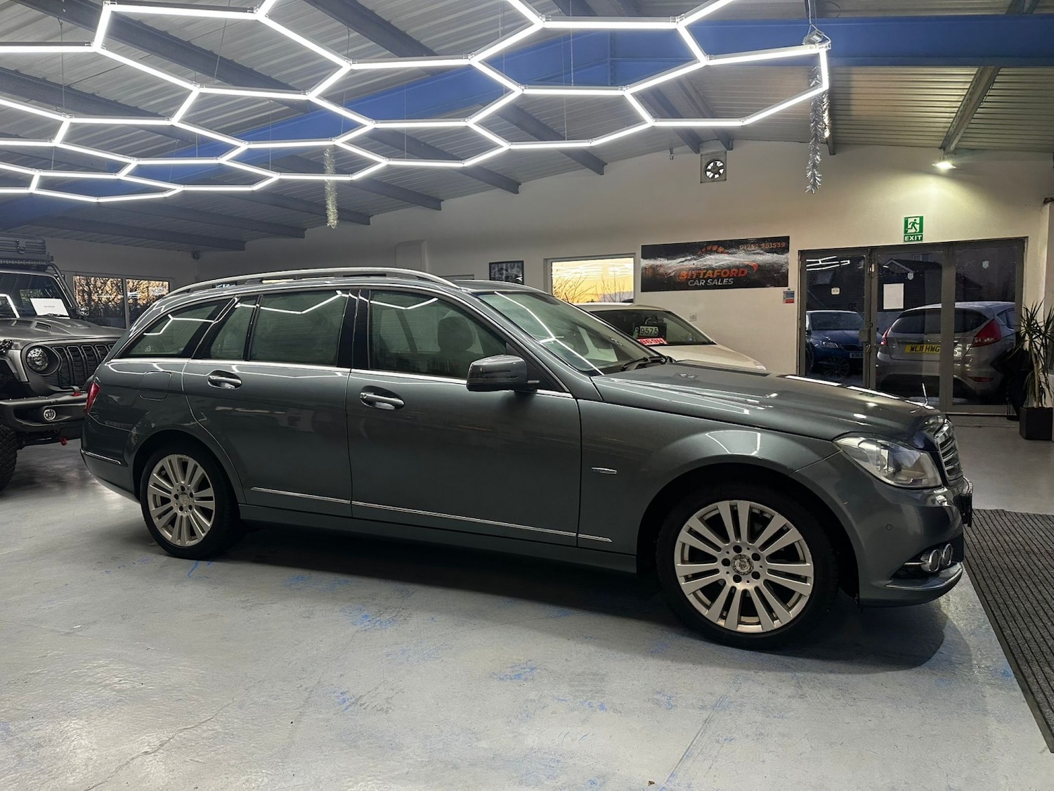 Used Mercedes-Benz C Class 2012 for sale - 77154328: Photo 2