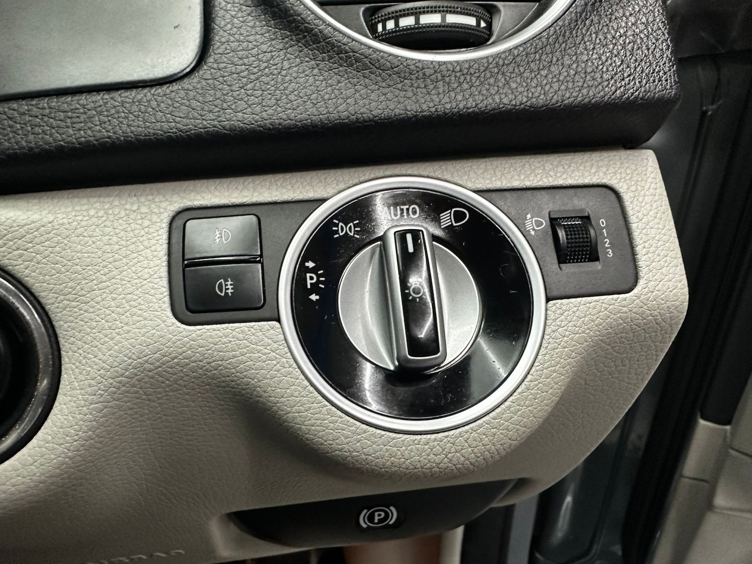 Used Mercedes-Benz C Class 2012 for sale - 77154328: Photo 24