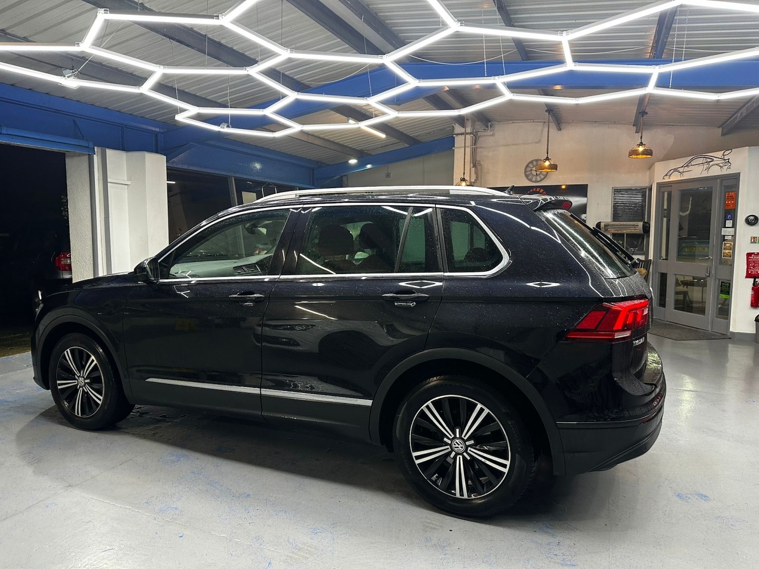 Used Volkswagen Tiguan 2017 for sale - 77465702: Photo 10