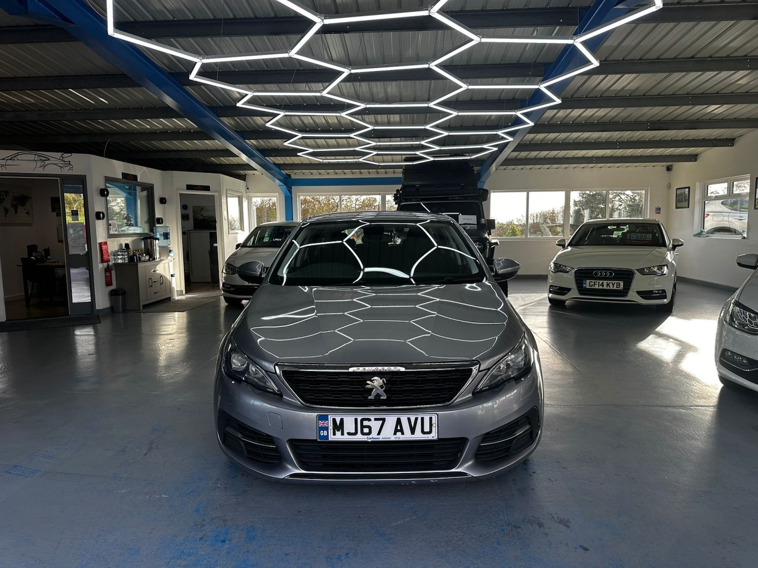 Used Peugeot 308 2017 for sale - 76571109: Photo 1