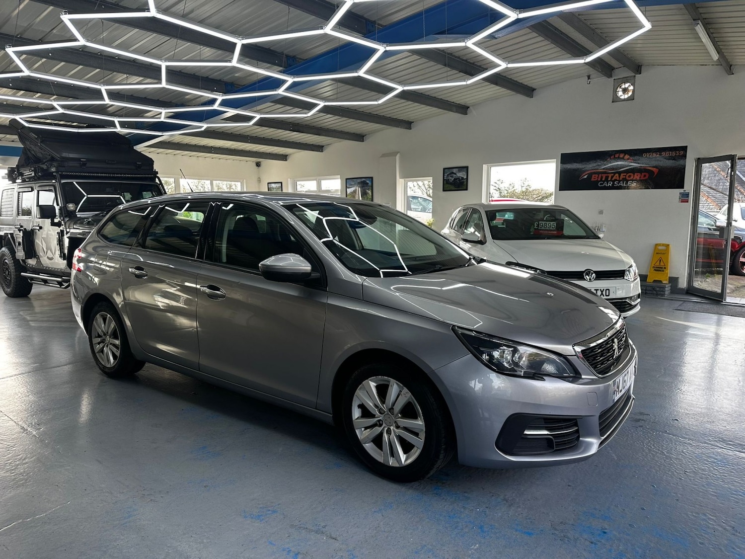 Used Peugeot 308 2017 for sale - 76571109: Photo 2