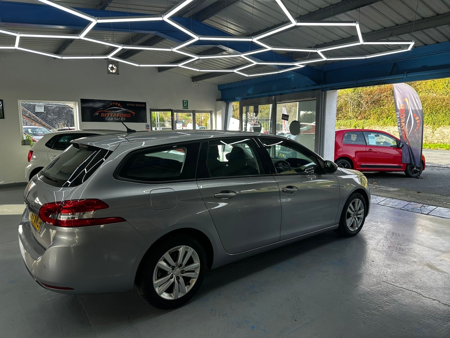 Used Peugeot 308 2017 for sale - 76571109: Photo 4