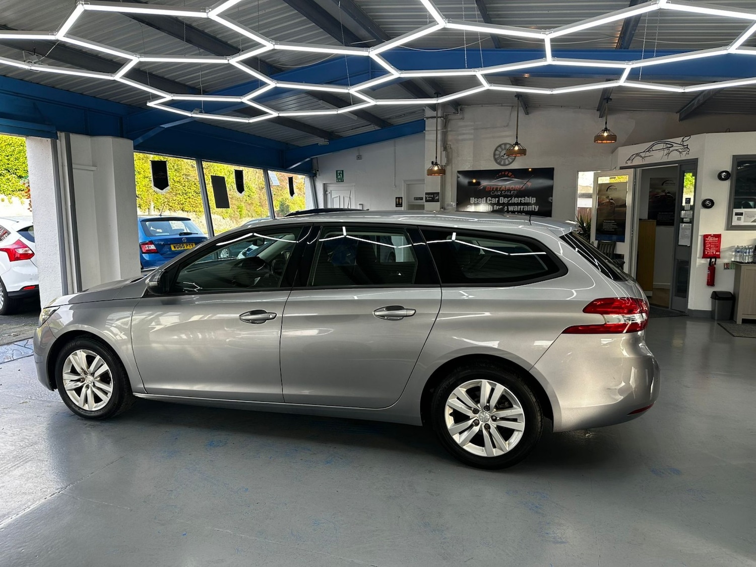 Used Peugeot 308 2017 for sale - 76571109: Photo 8