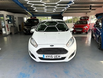 2015 - 1.0 T EcoBoost Titanium 5-Door