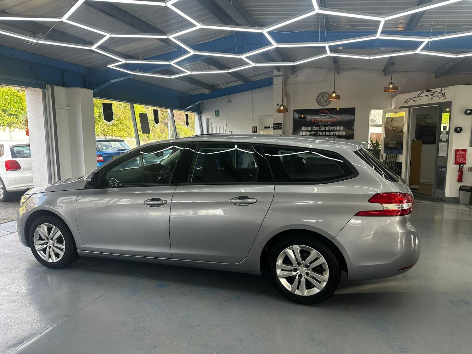 Used Peugeot 308 SW 2018 for sale - 76497538: Photo 8