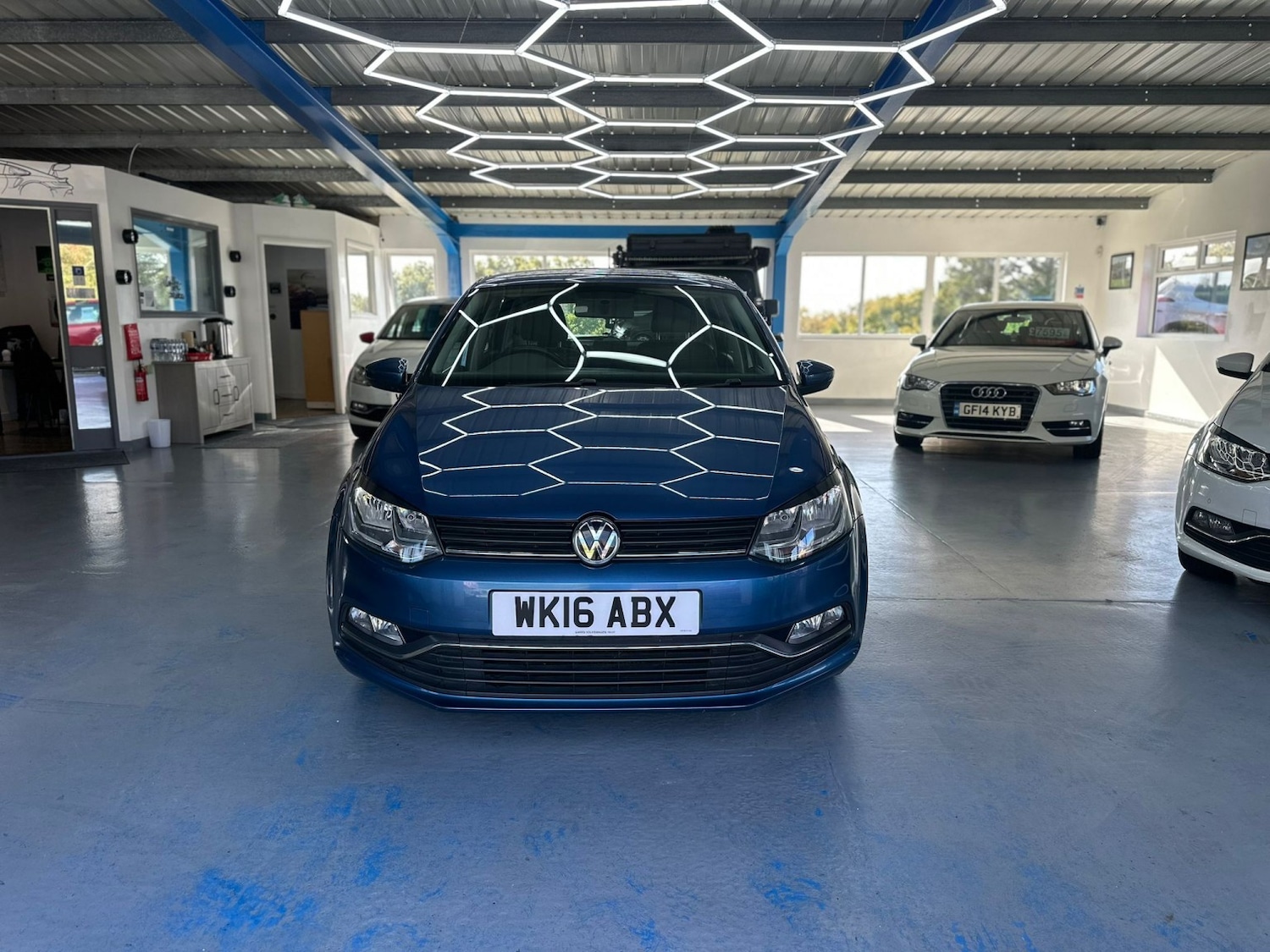 Used Volkswagen Polo 2016 for sale - 76358220: Photo 1