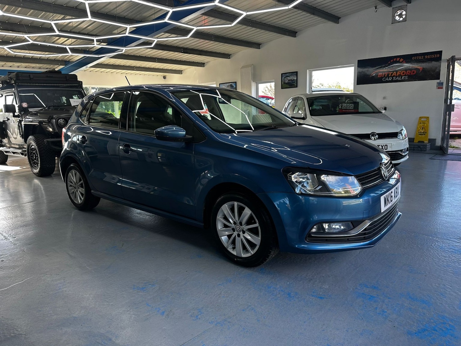 Used Volkswagen Polo 2016 for sale - 76358220: Photo 2