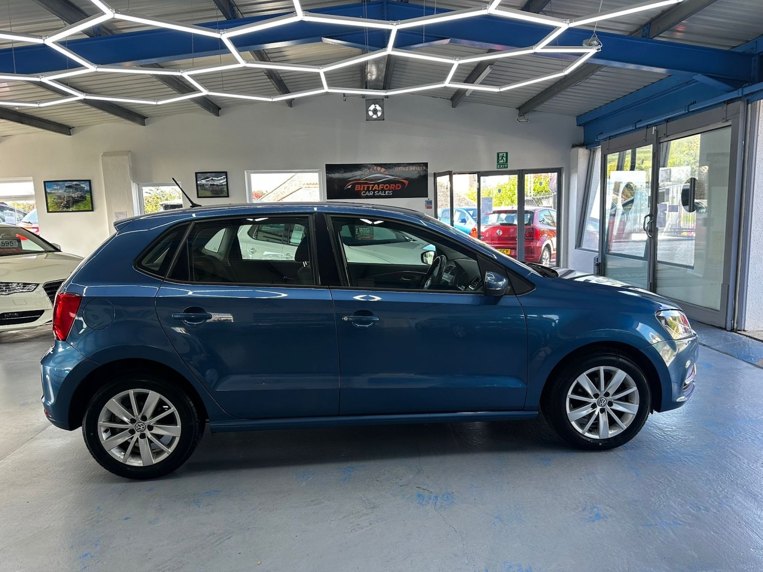 Used Volkswagen Polo 2016 for sale - 76358220: Photo 3