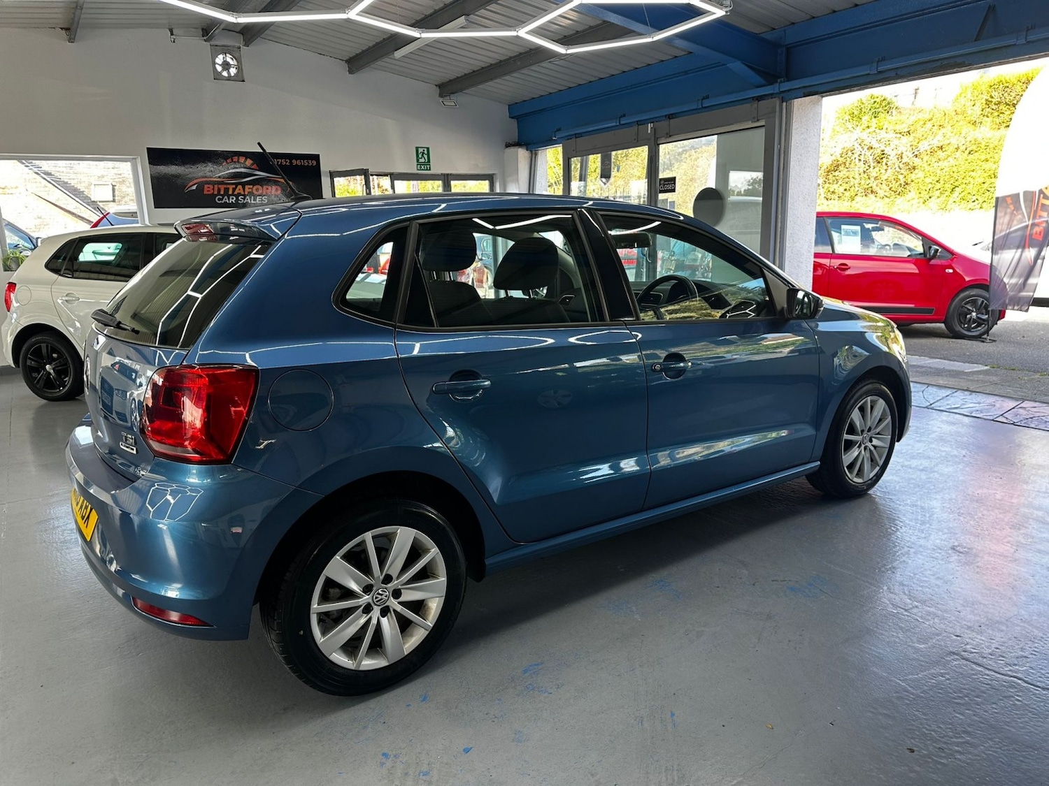 Used Volkswagen Polo 2016 for sale - 76358220: Photo 4