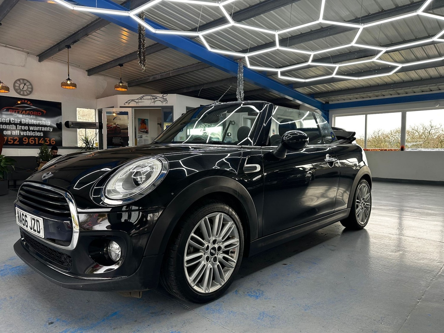 Used MINI Convertible 2016 for sale - 76911127: Photo 10