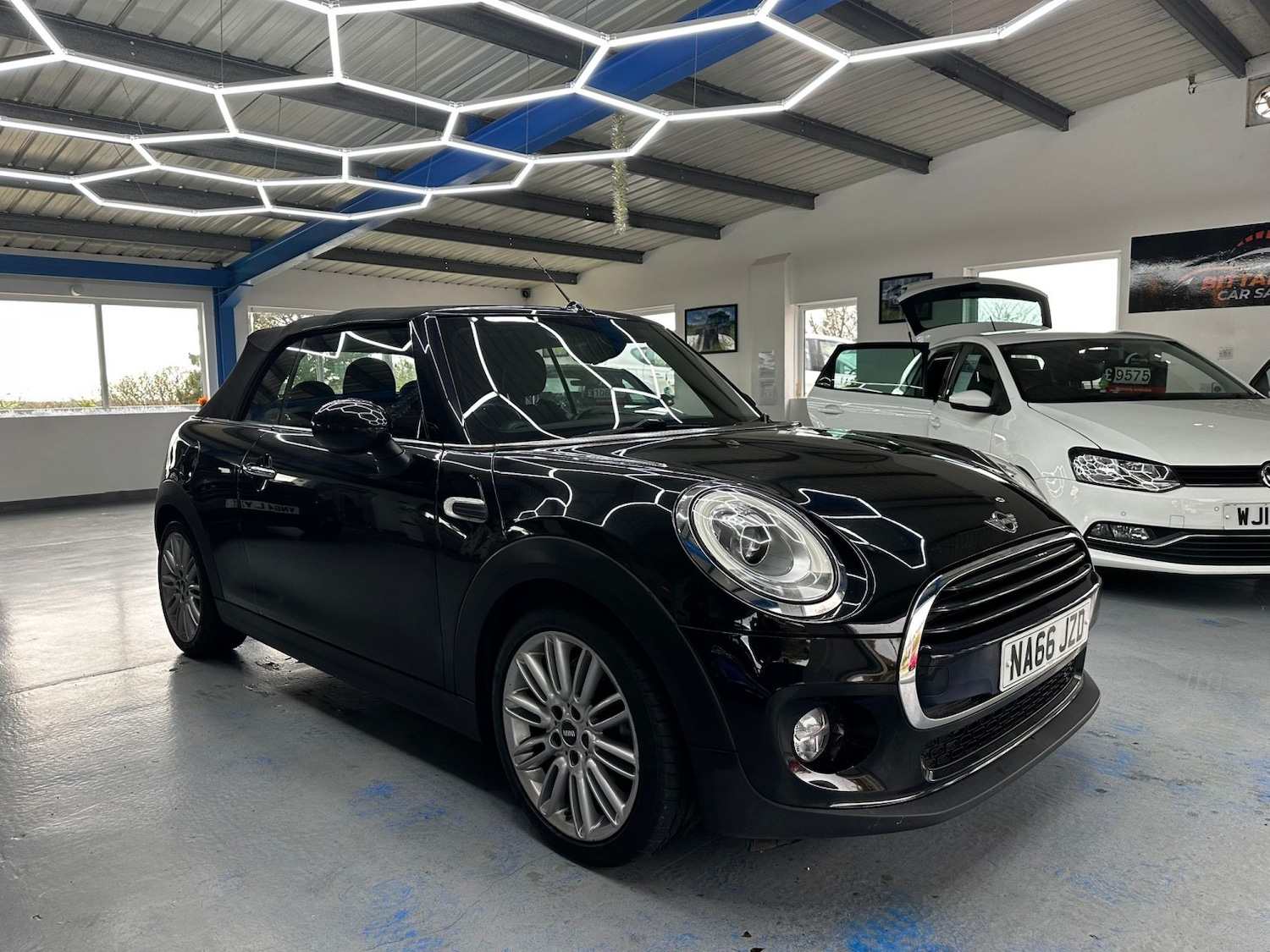 Used MINI Convertible 2016 for sale - 76911127: Photo 2