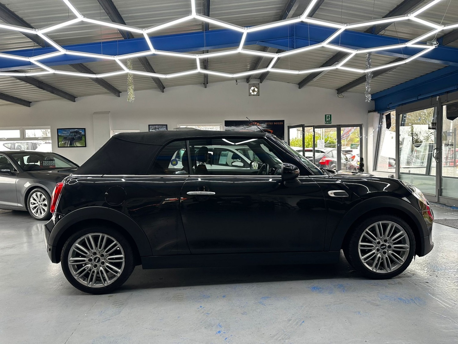 Used MINI Convertible 2016 for sale - 76911127: Photo 4