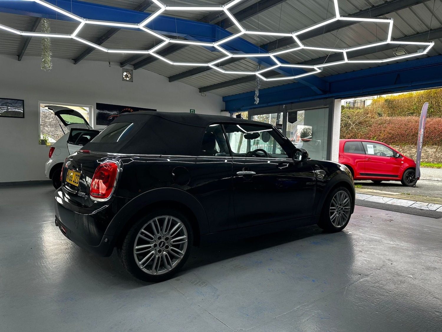 Used MINI Convertible 2016 for sale - 76911127: Photo 5