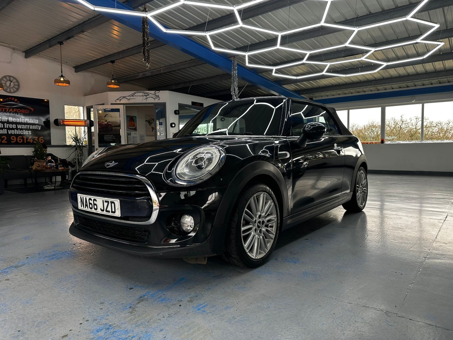Used MINI Convertible 2016 for sale - 76911127: Photo 9