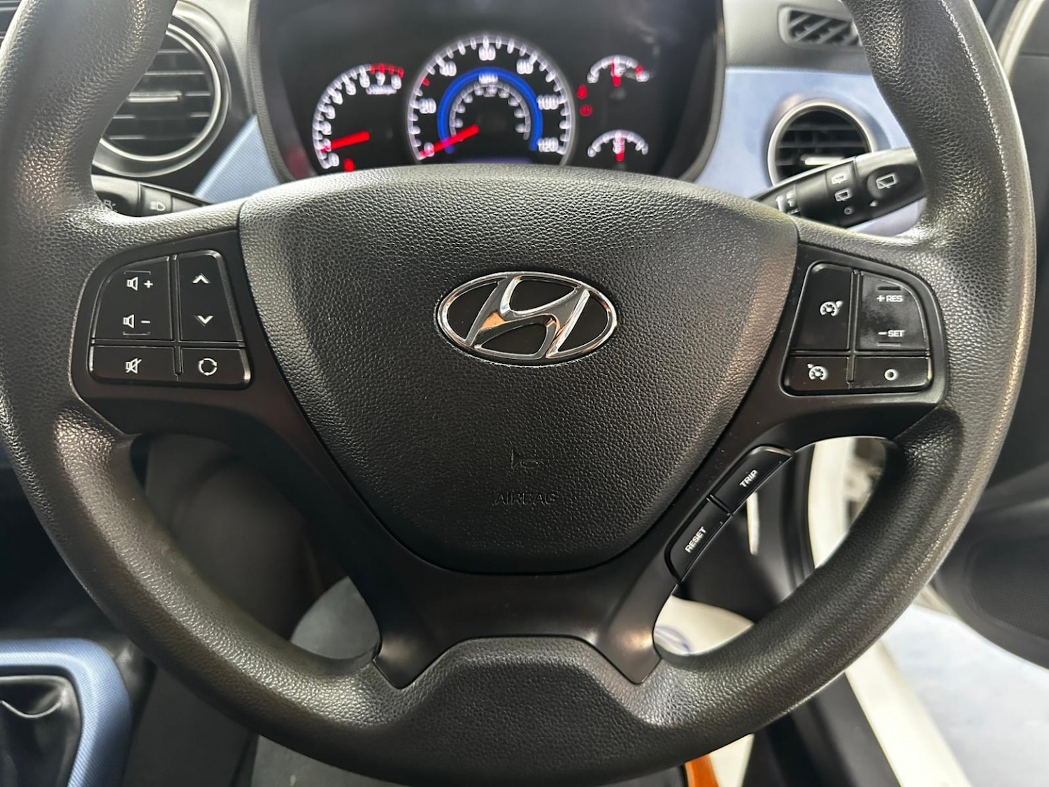 Used Hyundai i10 2014 for sale - 76510833: Photo 18