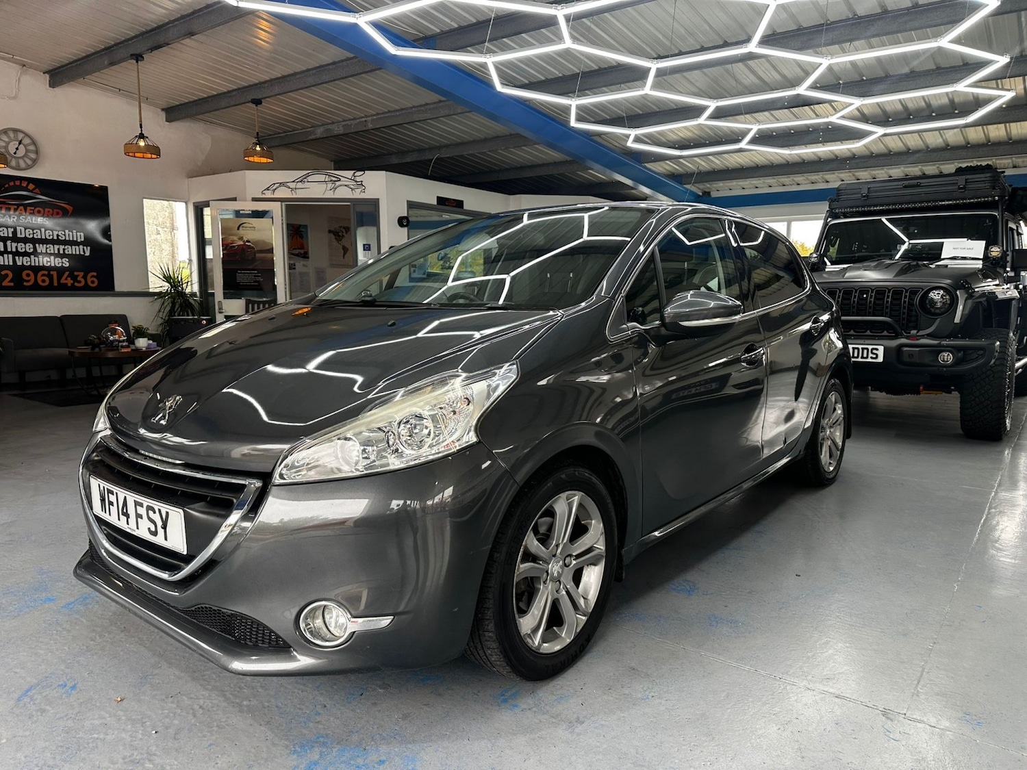 Used Peugeot 208 2014 for sale - 76521033: Photo 10