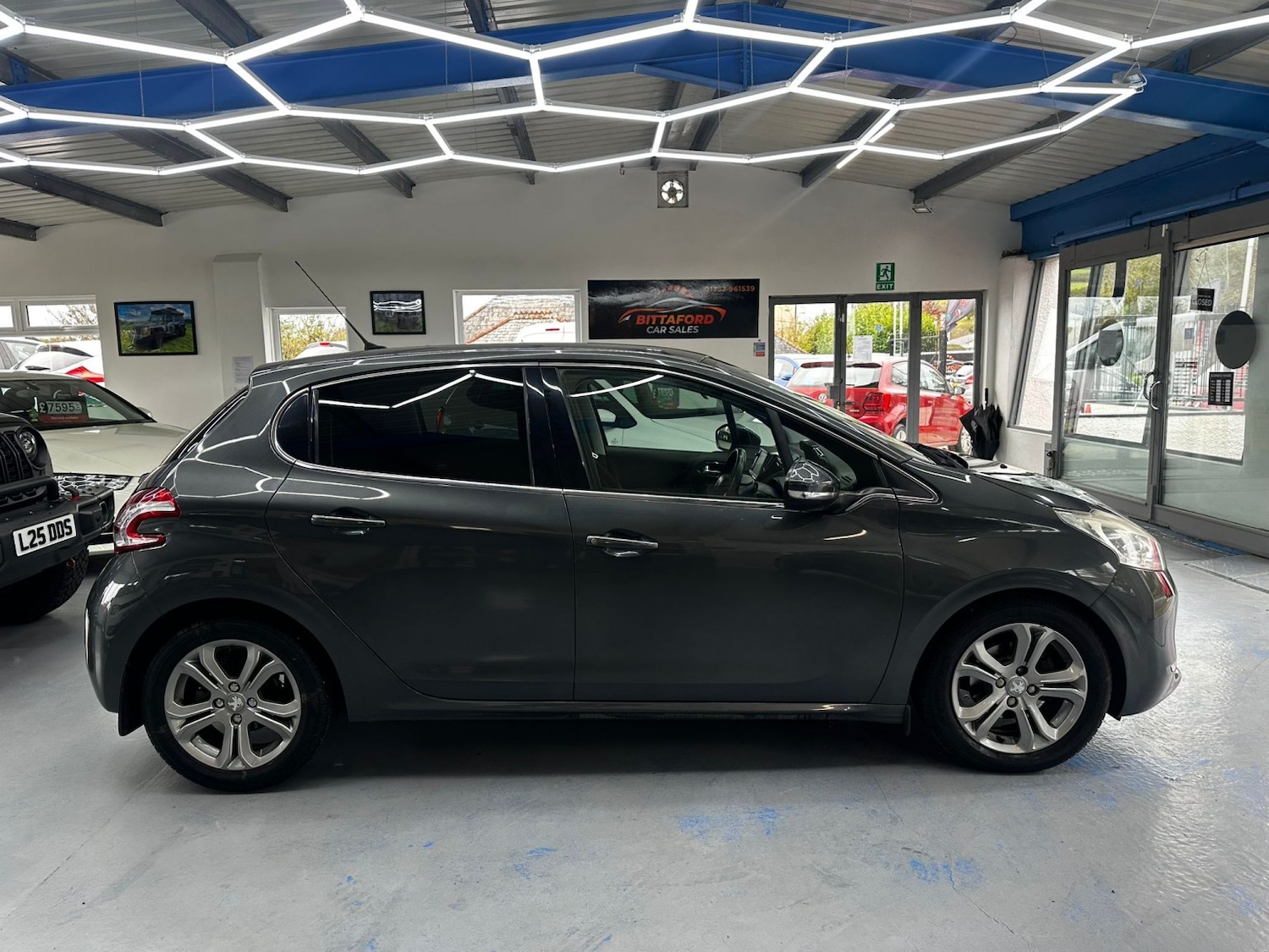 Used Peugeot 208 2014 for sale - 76521033: Photo 3