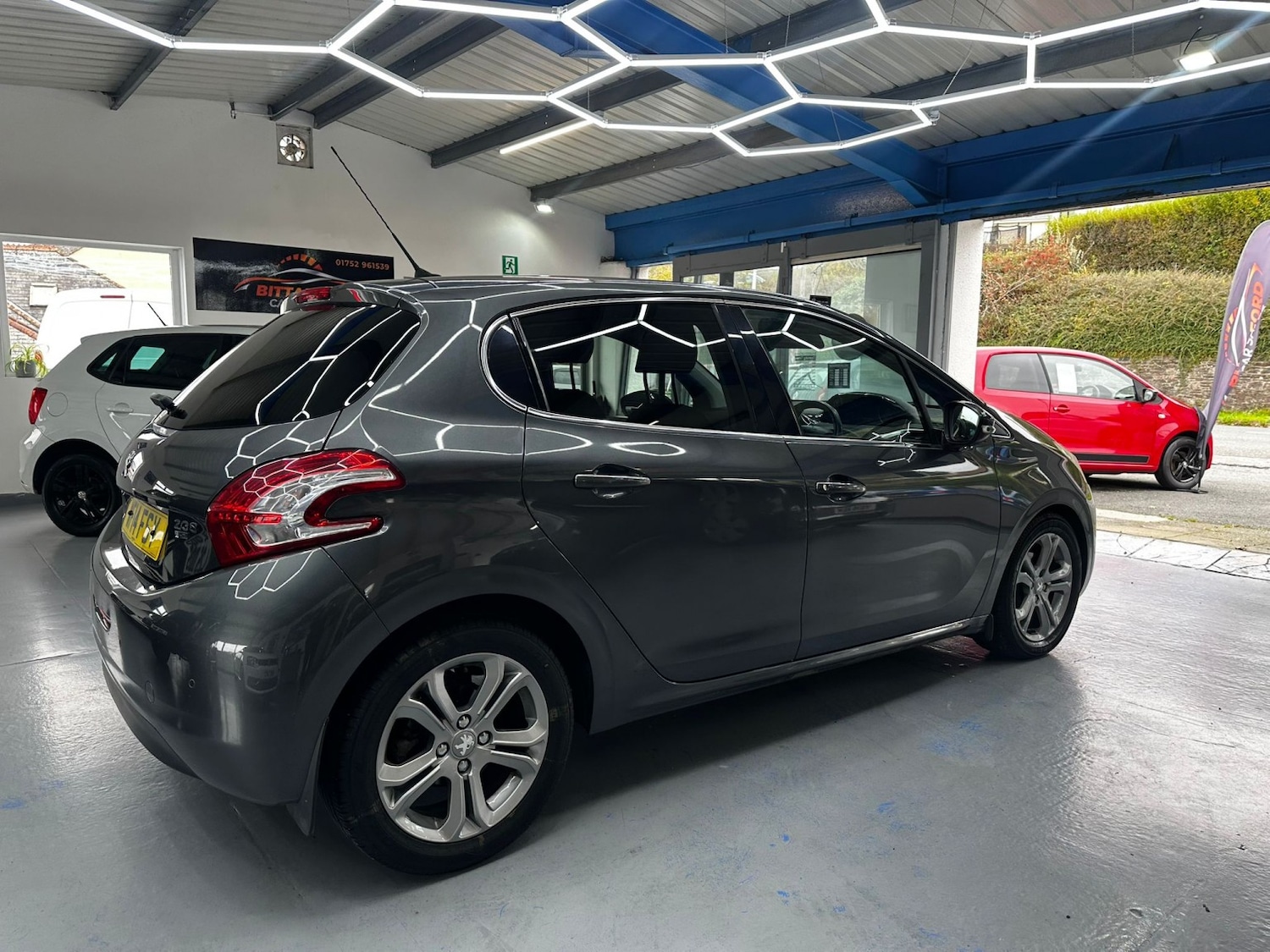 Used Peugeot 208 2014 for sale - 76521033: Photo 4
