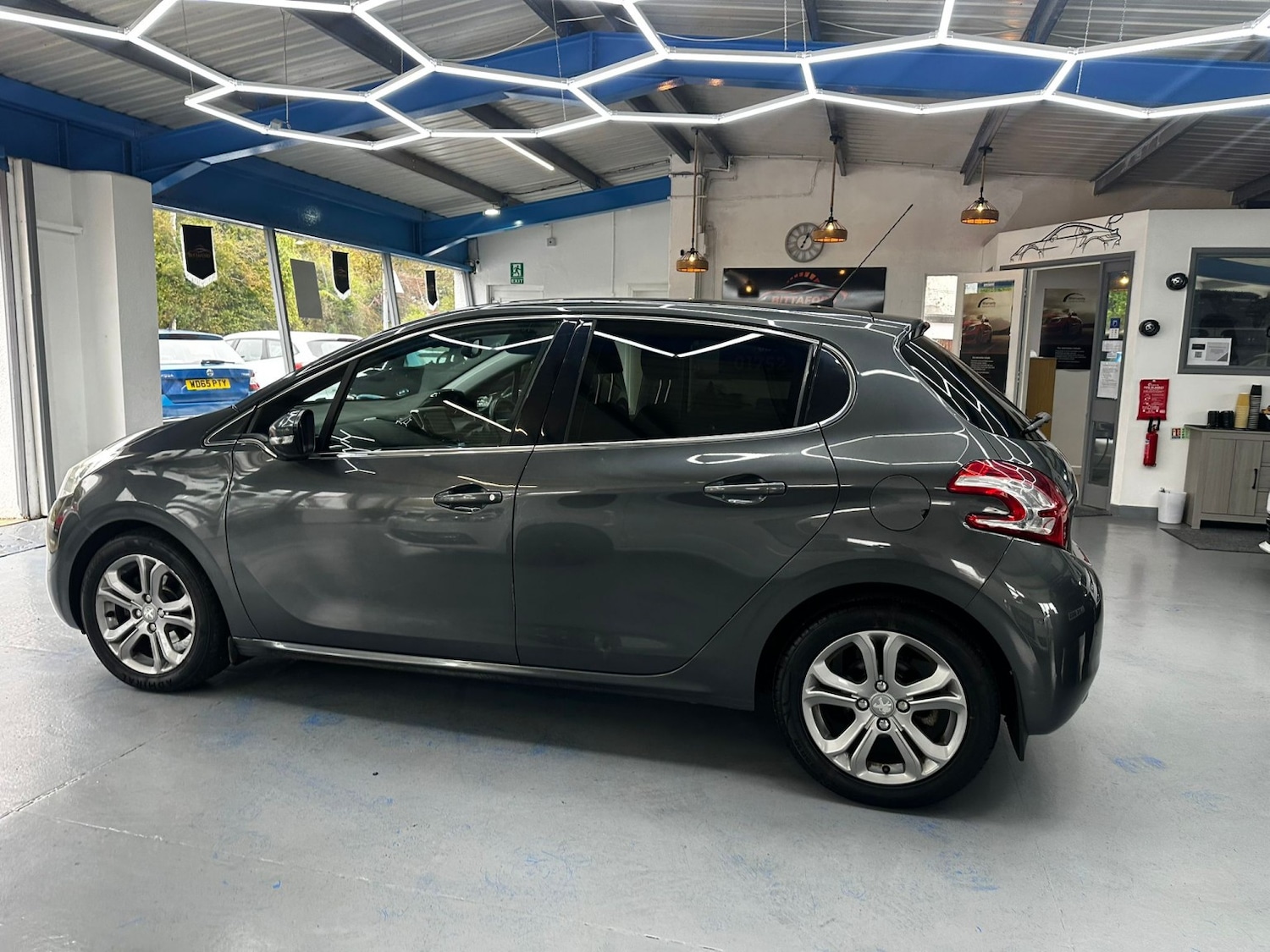 Used Peugeot 208 2014 for sale - 76521033: Photo 8