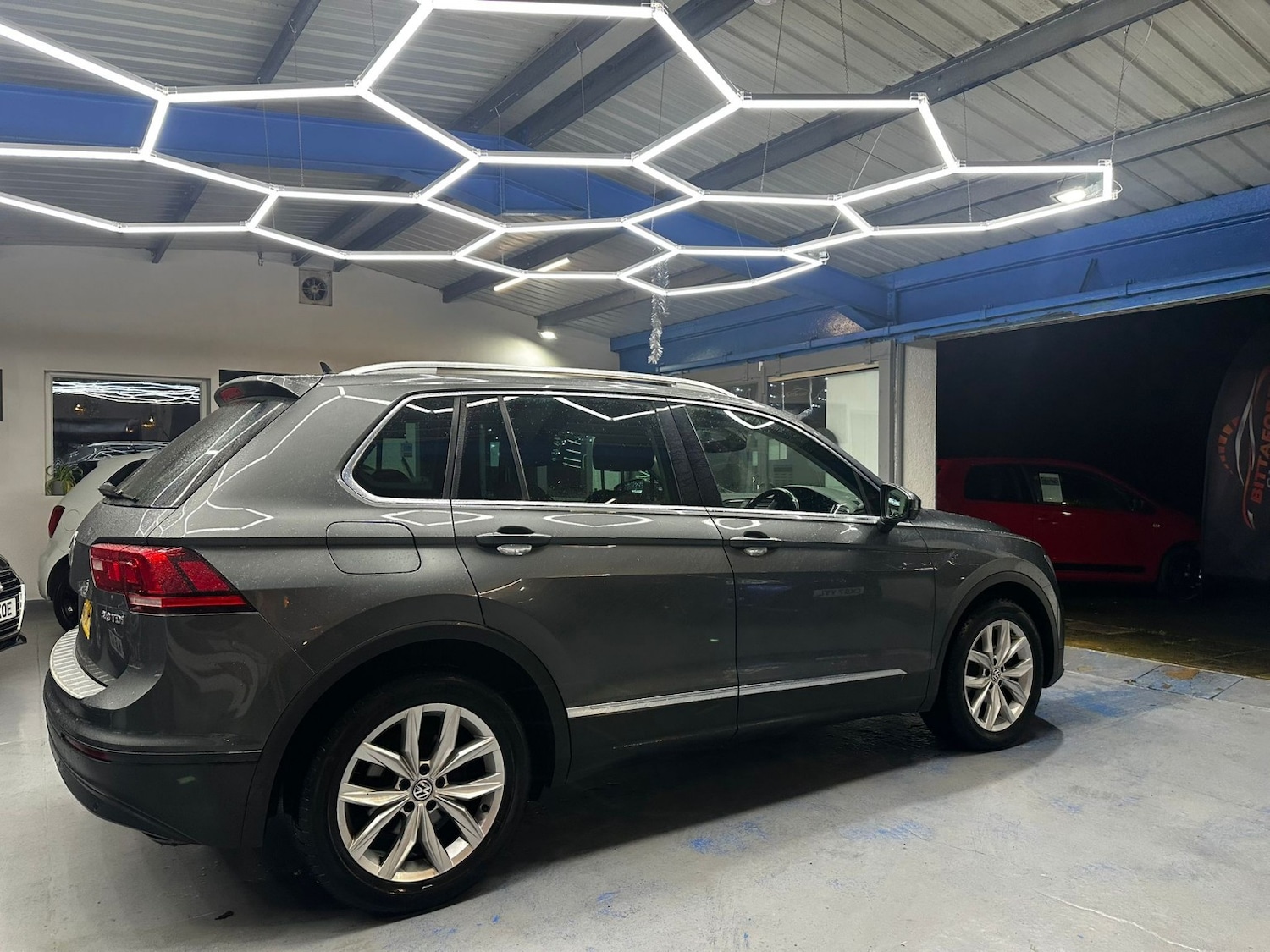Used Volkswagen Tiguan 2016 for sale - 76974472: Photo 3
