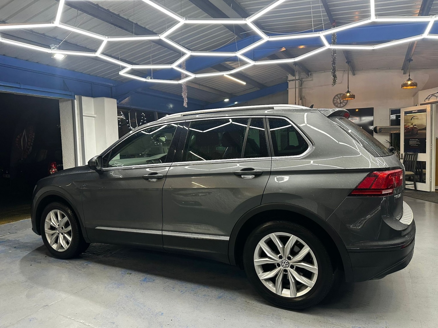 Used Volkswagen Tiguan 2016 for sale - 76974472: Photo 8