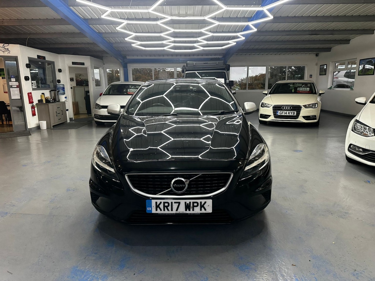 Used Volvo V40 2017 for sale - 76643441: Photo 1