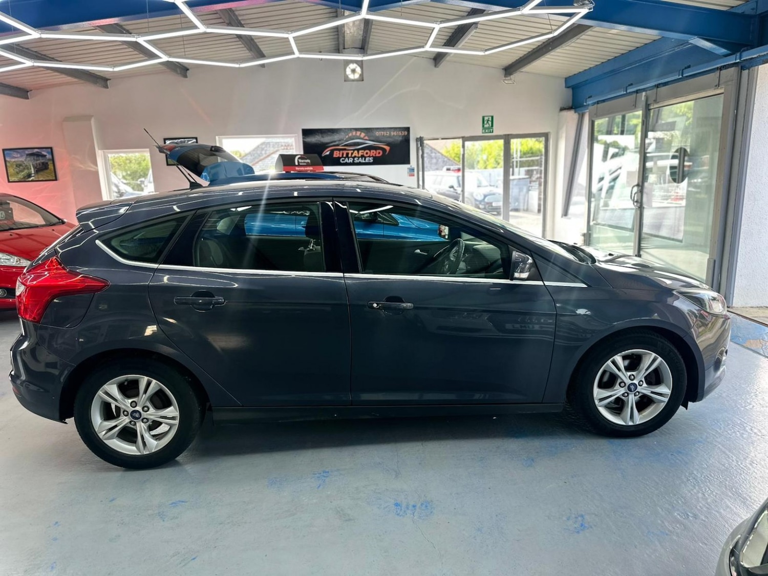 Used Ford Focus 2013 for sale - 76510807: Photo 3