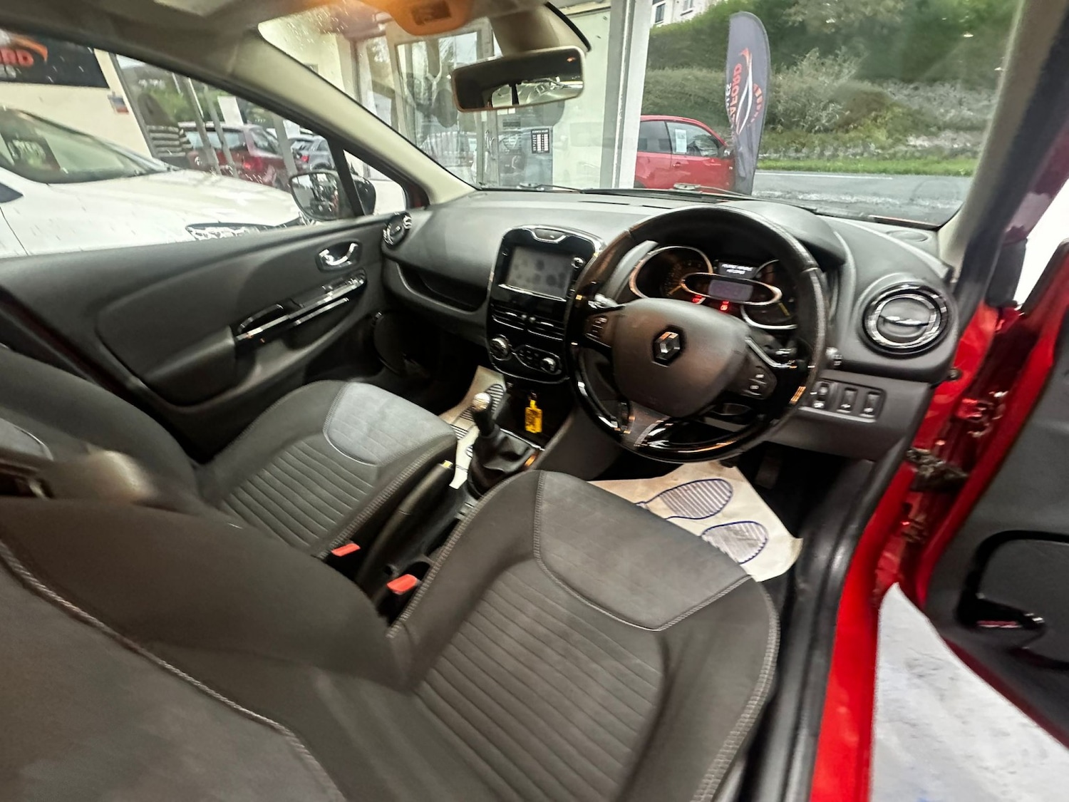 Used Renault Clio 2014 for sale - 76421845: Photo 14