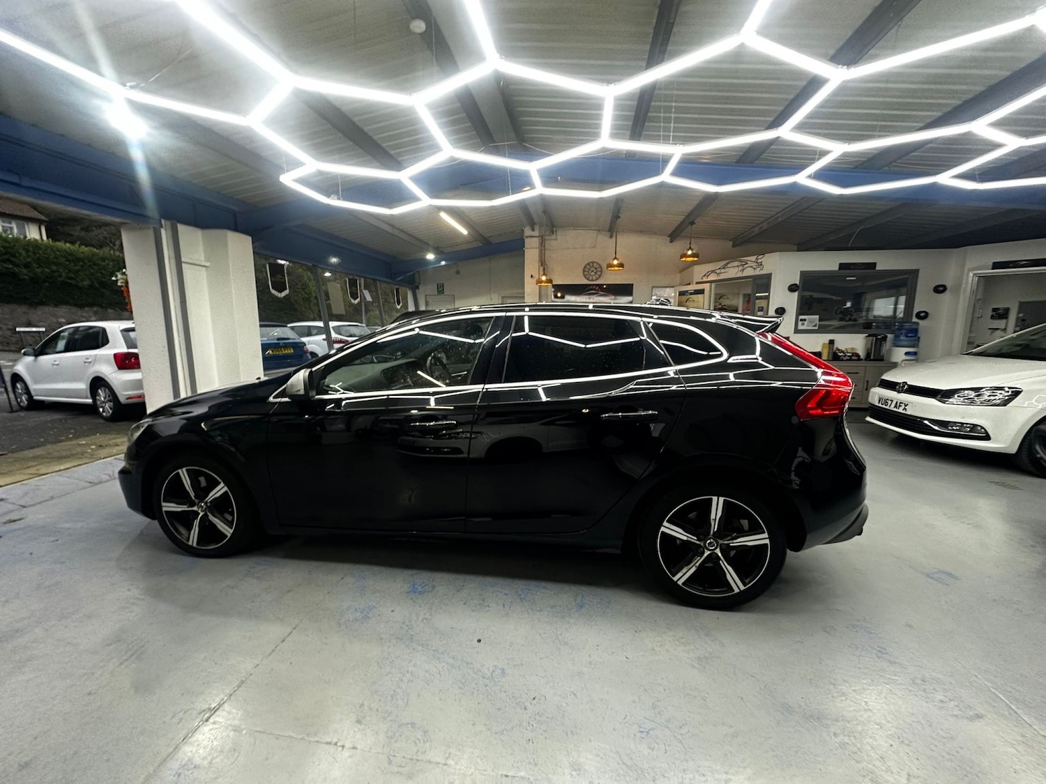 Used Volvo V40 2017 for sale - 77629068: Photo 8