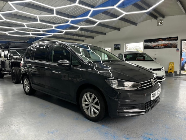Used Volkswagen Touran 2017 for sale - 76253003: Photo 2