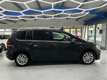 Used Volkswagen Touran 2017 for sale - 76253003: Photo 3