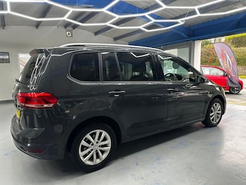 Used Volkswagen Touran 2017 for sale - 76253003: Photo 4