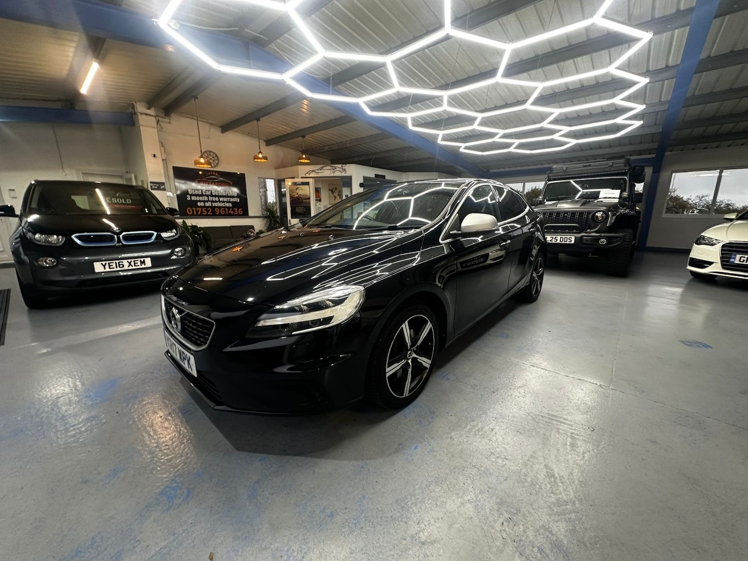 Used Volvo V40 2017 for sale - 77465667: Photo 9