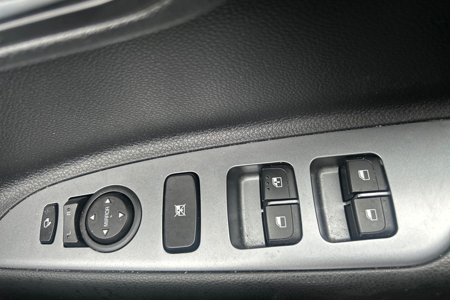 Used Kia Stonic 2024 for sale - 76390080: Photo 16