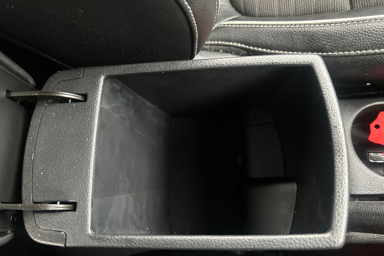 Used Kia Stonic 2024 for sale - 76390080: Photo 30