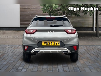 Used Kia Stonic 2024 for sale - 76390080: Photo