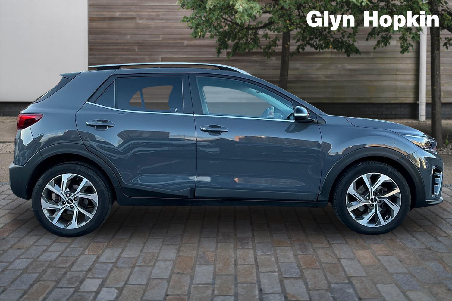 Used Kia Stonic 2022 for sale - 76384447: Photo 2